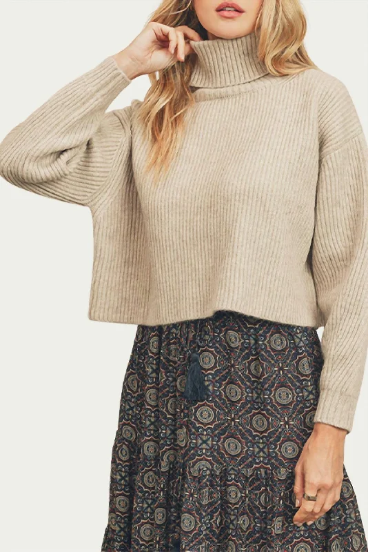 Ribbed-Knit Cropped Turtleneck Sweater In Oatmeal Ribbed Striped Patterned