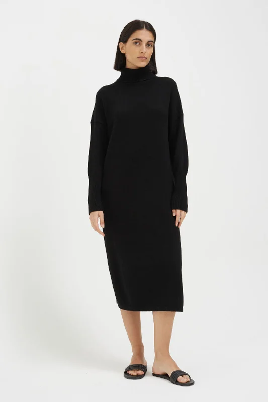 Black Wool-Cashmere Rollneck Maxi Dress Elegant Maxi Dress with Lace